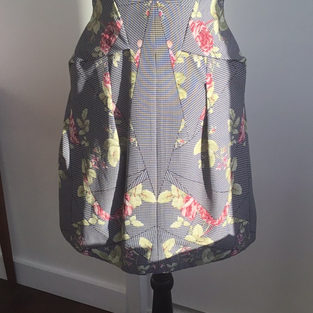 Dress - Picture 2 of 6
